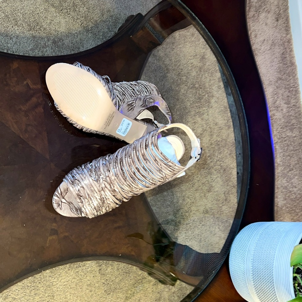 9 1/2 women shoe nbw